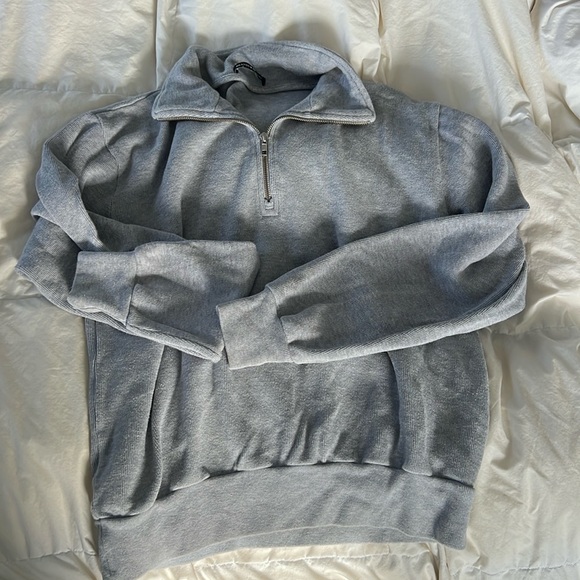 Brandy Melville Tops - Brandy Melville pull over